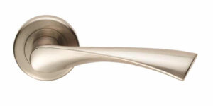 Venti Satin Nickel Internal Door Handle On Round Rose